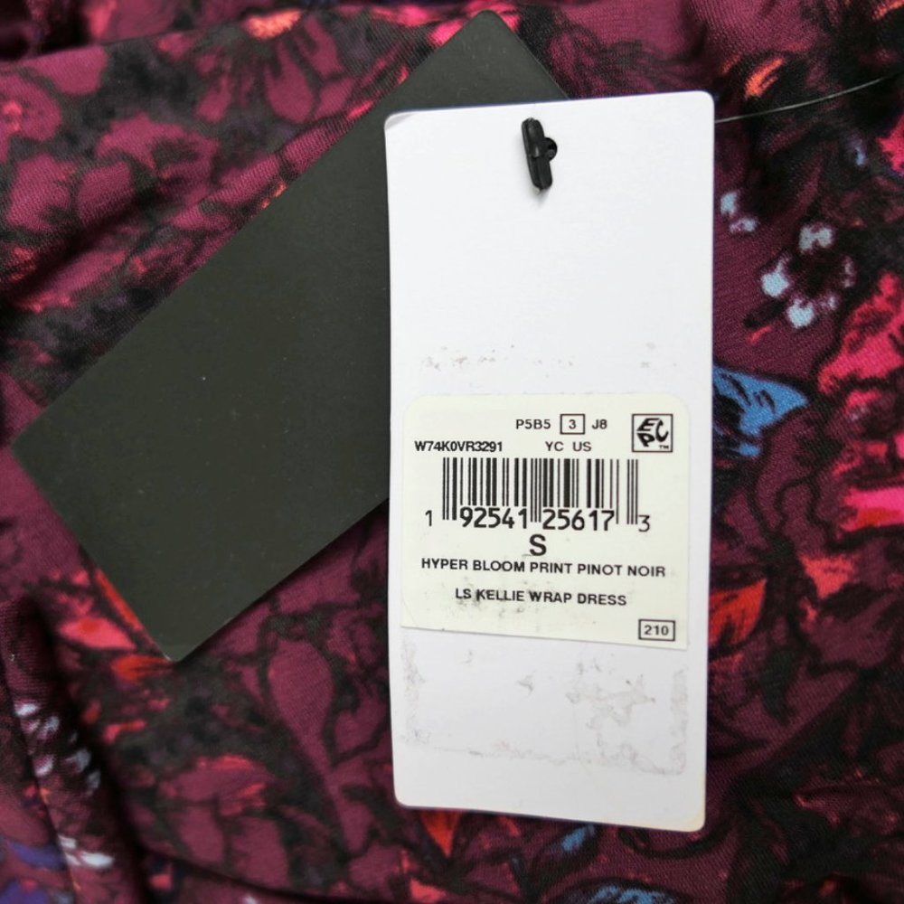 guess ∙ kellie floral wrap dress - Picture 7 of 11